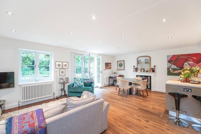 Buckland Crescent, Belsize Park... 2 bed flat to rent - £6,500 pcm (£1,500 pw)