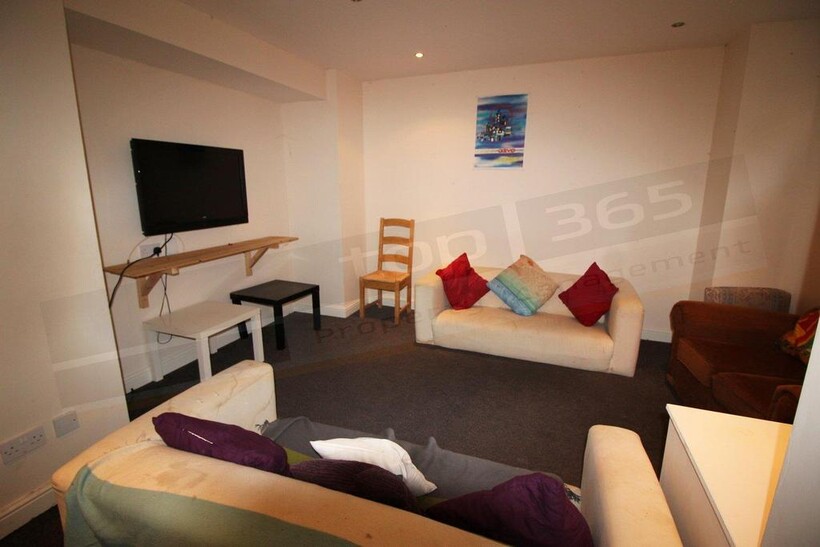 *£120pppw* excluding bills  Douglas... 6 bed terraced house to rent - £3,128 pcm (£722 pw)