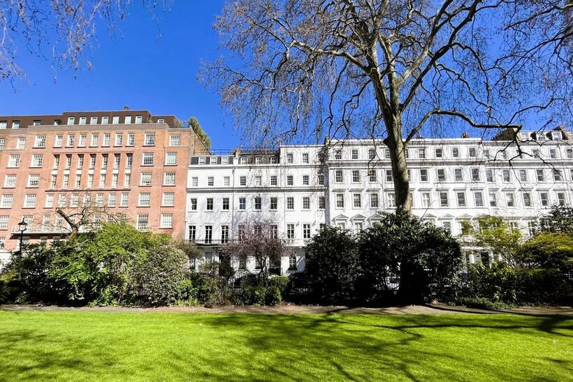 Knightsbridge, London SW1X 3 bed apartment to rent - £8,450 pcm (£1,950 pw)