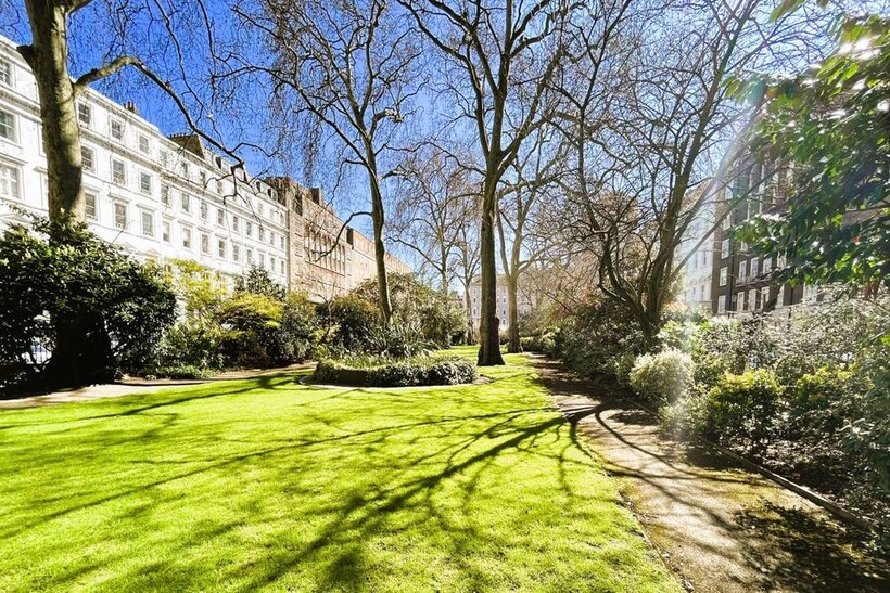 Knightsbridge, London SW1X 3 bed apartment to rent - £8,450 pcm (£1,950 pw)