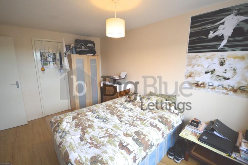 Consort View, Hyde Park, Leeds LS3 3 bed terraced house to rent - £1,235 pcm (£285 pw)