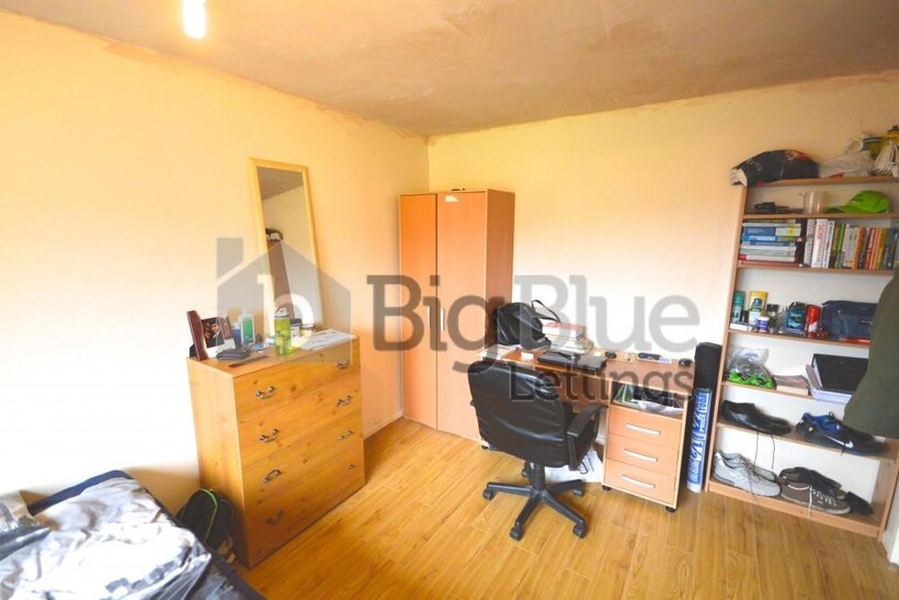 Consort View, Hyde Park, Leeds LS3 3 bed terraced house to rent - £1,235 pcm (£285 pw)