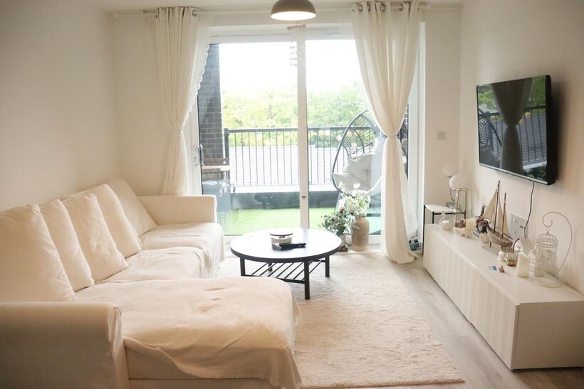 Moorfield Place, Farnborough GU14 1 bed apartment to rent - £1,295 pcm (£299 pw)