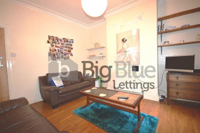 15 Beamsley Grove, Hyde Park, Leeds LS6 3 bed terraced house to rent - £1,625 pcm (£375 pw)