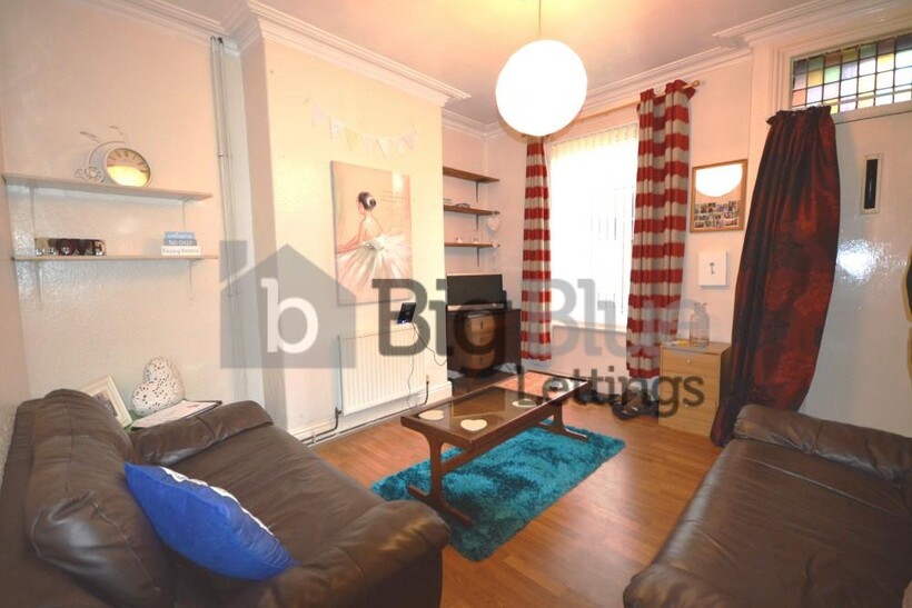 15 Beamsley Grove, Hyde Park, Leeds LS6 3 bed terraced house to rent - £1,625 pcm (£375 pw)
