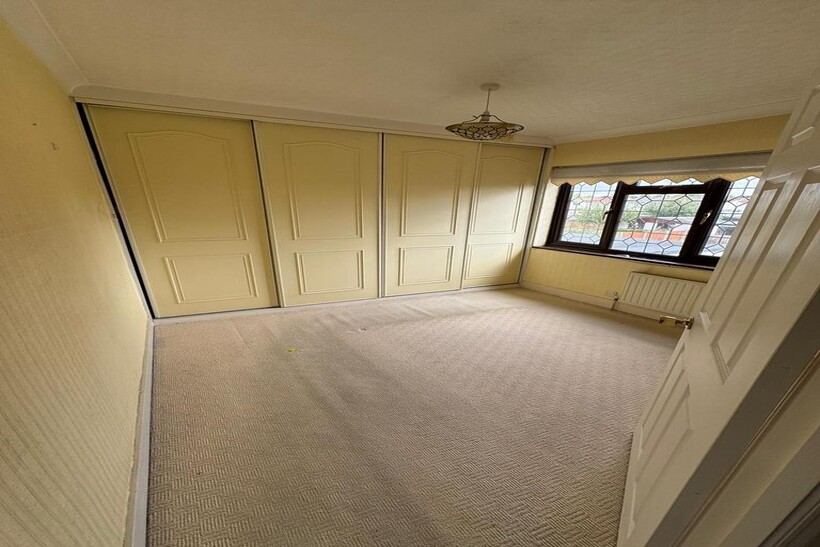 Saunton Road, Hornchurch RM12 3 bed terraced house to rent - £2,200 pcm (£508 pw)