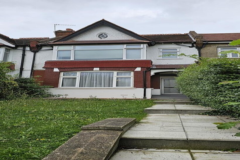 Leigham Court Road, London SW16 3 bed terraced house to rent - £3,400 pcm (£785 pw)