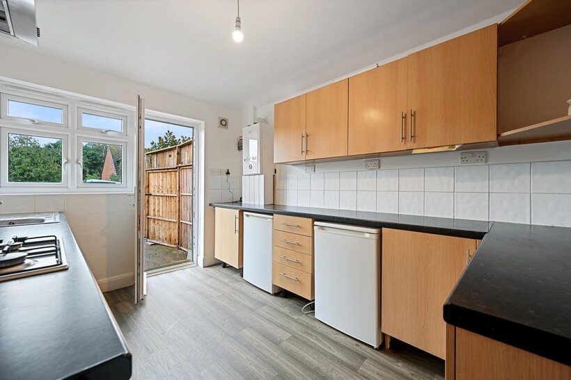 Driftwood Avenue, St. Albans AL2 2 bed semi-detached bungalow to rent - £1,500 pcm (£346 pw)