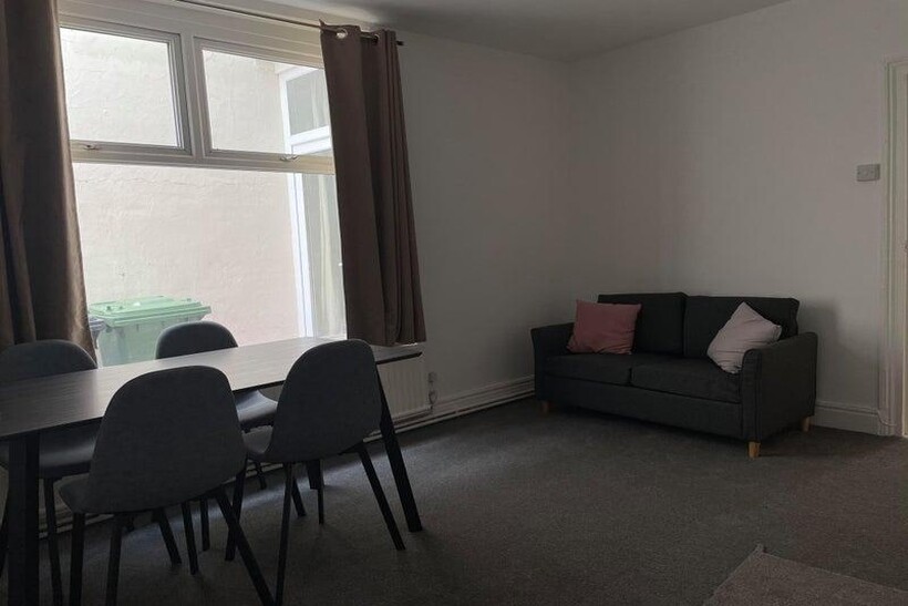 Bonville Tce, Swansea 1 bed in a house share to rent - £525 pcm (£121 pw)