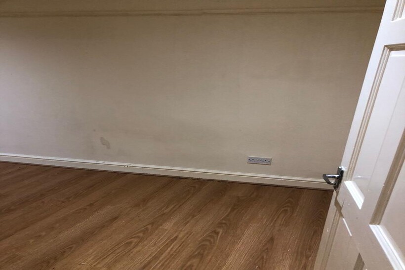 Holly Road, London E11 1 bed flat to rent - £1,350 pcm (£312 pw)