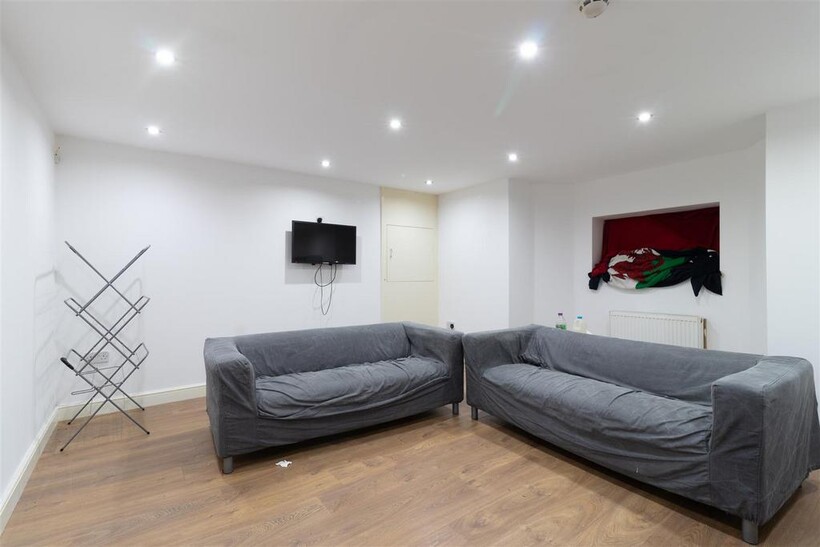 Estcourt Terrace, Headingley, West... 8 bed house to rent - £5,547 pcm (£1,280 pw)