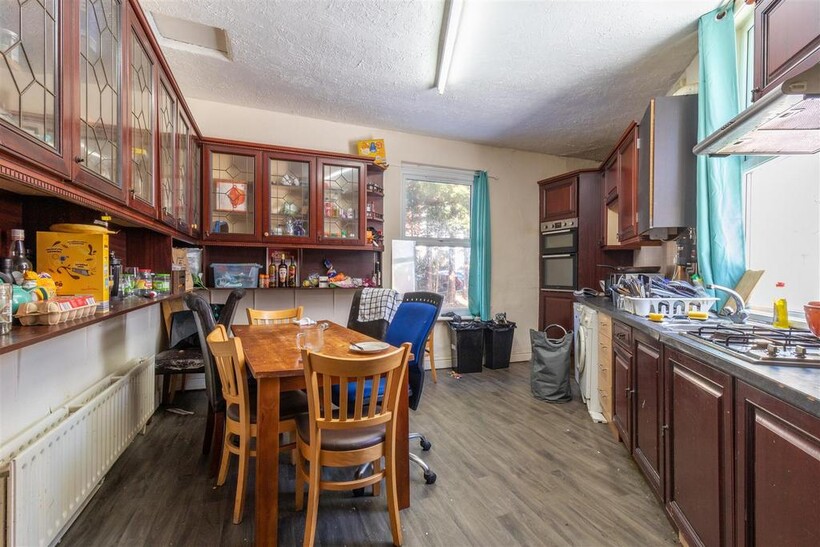 Hyde Park Terrace, Hyde Park, Leeds 8 bed house to rent - £4,645 pcm (£1,072 pw)