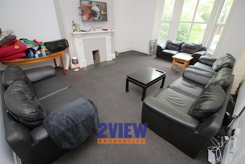 Moorland Road, Hyde Park, Leeds 10 bed house to rent - £5,633 pcm (£1,300 pw)