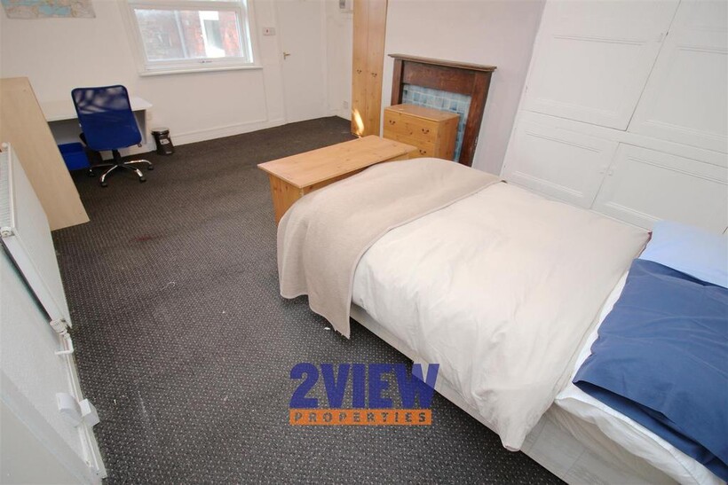 Moorland Road, Hyde Park, Leeds 10 bed house to rent - £5,633 pcm (£1,300 pw)