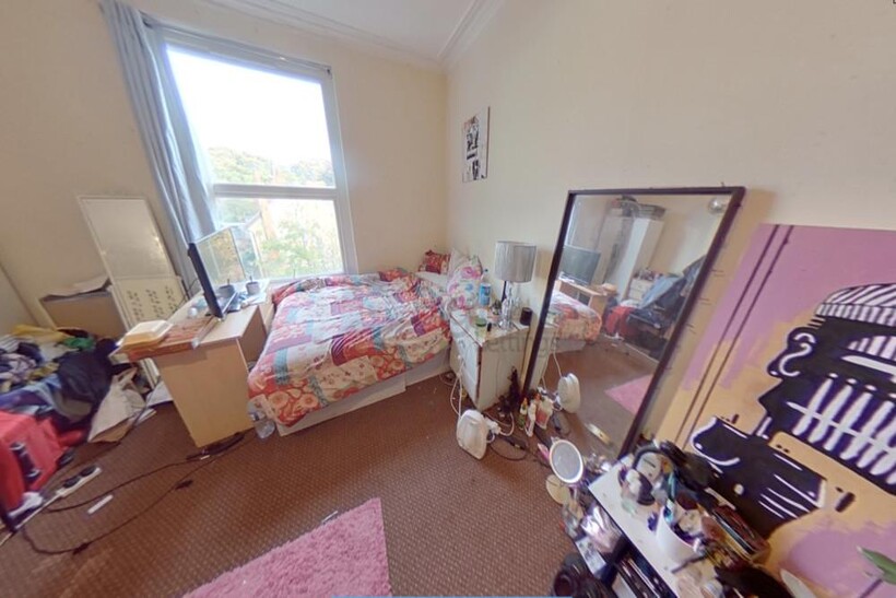 4 Buckingham Mount, Headingley, Leeds... 6 bed terraced house to rent - £2,860 pcm (£660 pw)