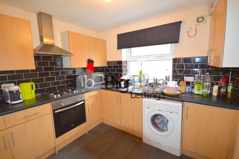 20 Walmsley Road, Hyde Park, Leeds LS6 5 bed property to rent - £2,492 pcm (£575 pw)