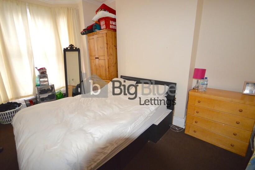 20 Walmsley Road, Hyde Park, Leeds LS6 5 bed property to rent - £2,492 pcm (£575 pw)