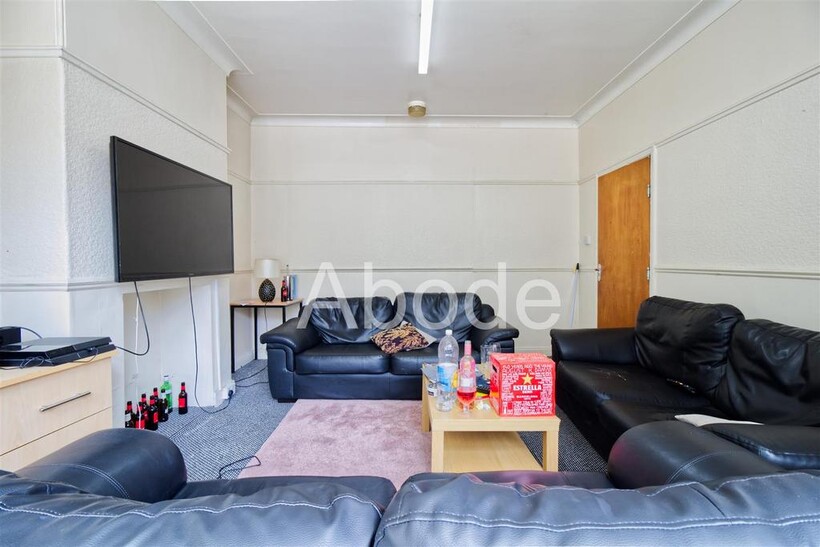 St Michael Villas, Headingley, Leeds 9 bed house to rent - £4,875 pcm (£1,125 pw)