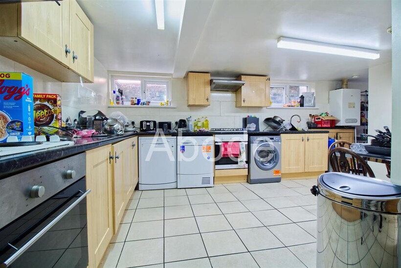 St Michael Villas, Headingley, Leeds 9 bed house to rent - £4,875 pcm (£1,125 pw)