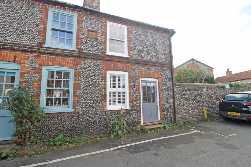 Albert Street, Holt NR25 2 bed cottage to rent - £950 pcm (£219 pw)