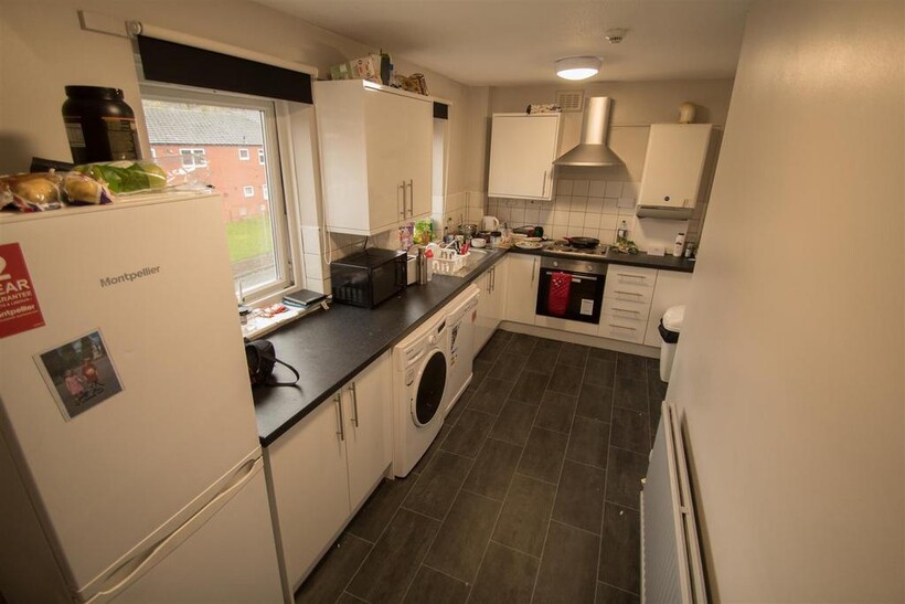 Westfield Court, Hyde Park, Leeds... 4 bed apartment to rent - £1,993 pcm (£460 pw)