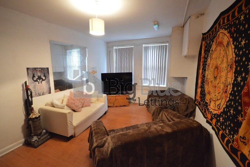 33 Chestnut Avenue, Hyde Park, Leeds LS6 6 bed terraced house to rent - £3,120 pcm (£720 pw)