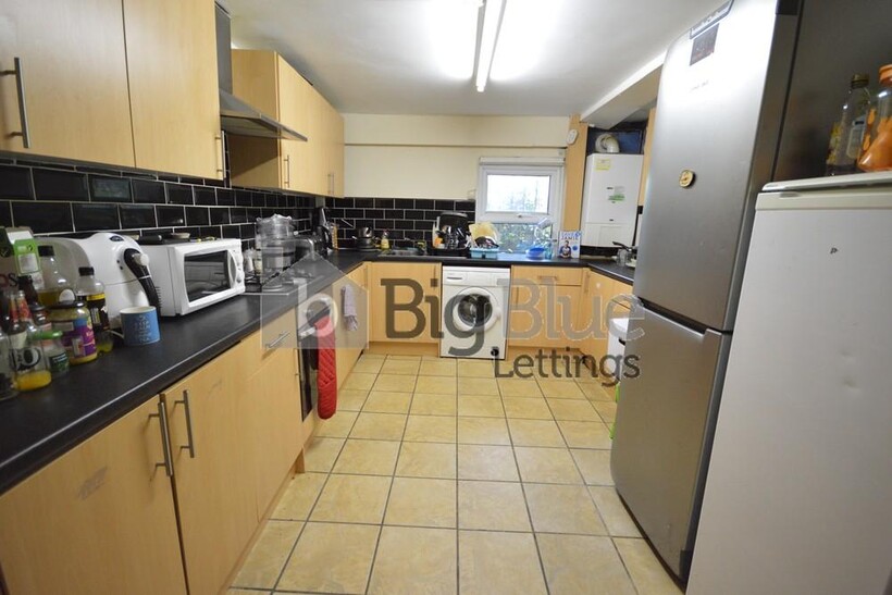 33 Chestnut Avenue, Hyde Park, Leeds LS6 6 bed terraced house to rent - £3,120 pcm (£720 pw)