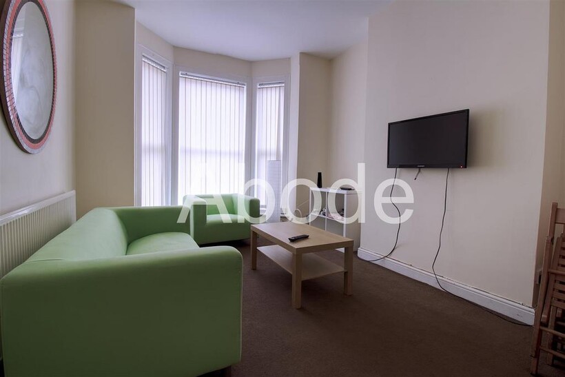 Hessle View, Hyde Park, Leeds 4 bed house to rent - £2,340 pcm (£540 pw)