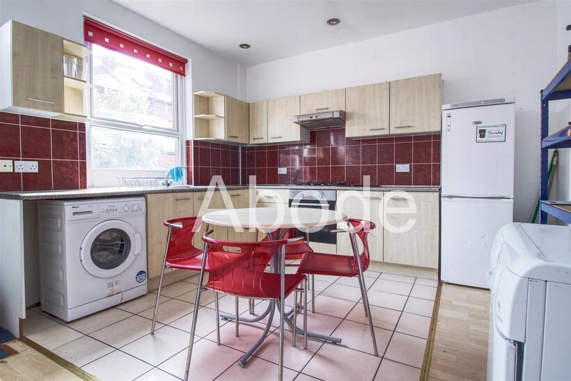 Harold Grove, Hyde Park, Leeds 4 bed house to rent - £1,820 pcm (£420 pw)