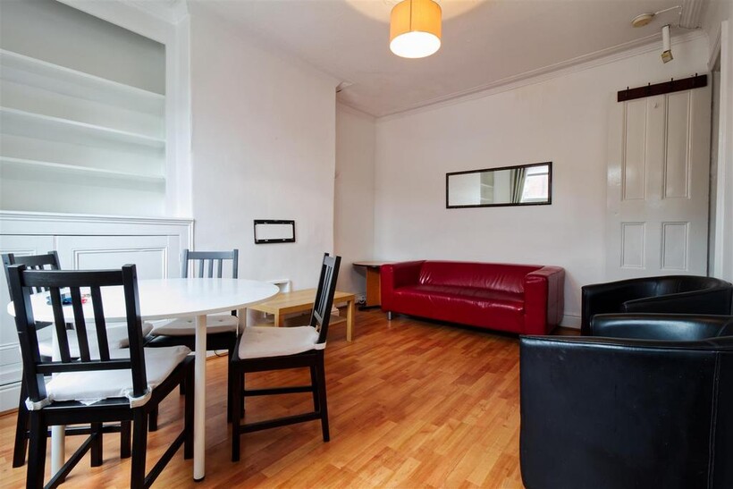 Wetherby Place, Burley, Leeds 4 bed house to rent - £2,080 pcm (£480 pw)