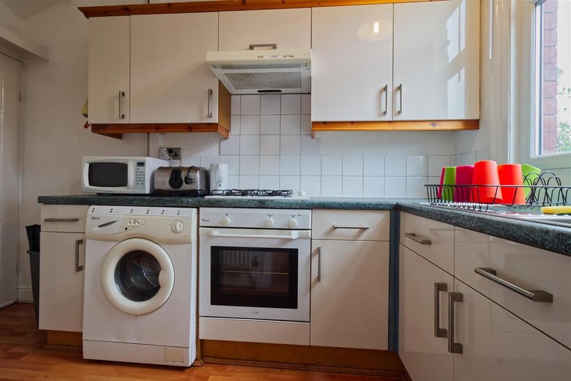 Wetherby Place, Burley, Leeds 4 bed house to rent - £2,080 pcm (£480 pw)