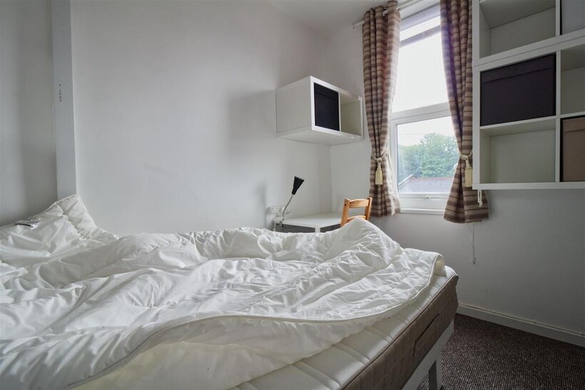 Wetherby Place, Burley, Leeds 4 bed house to rent - £2,080 pcm (£480 pw)