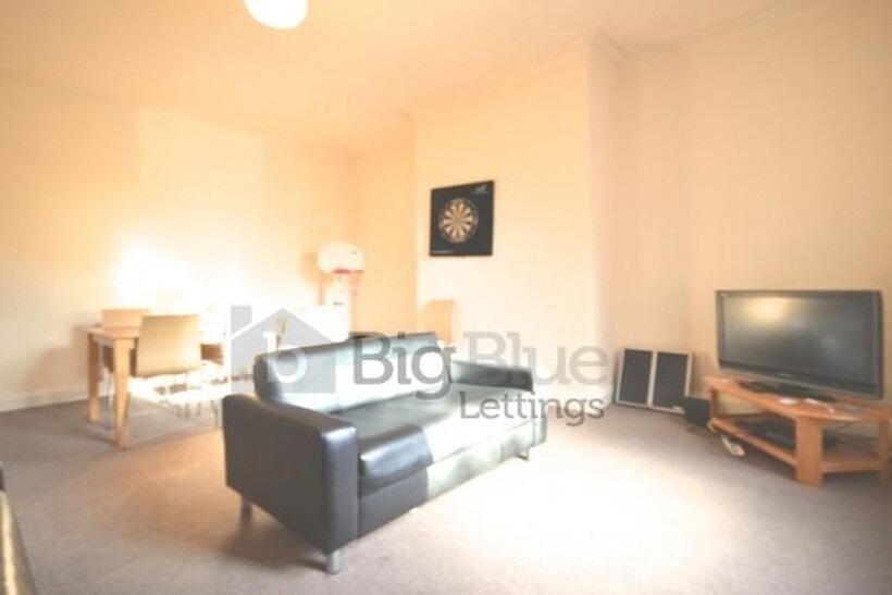 52b Cardigan Road, Headingley, Leeds LS6 6 bed flat to rent - £2,990 pcm (£690 pw)