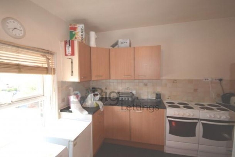 52b Cardigan Road, Headingley, Leeds LS6 6 bed flat to rent - £2,990 pcm (£690 pw)