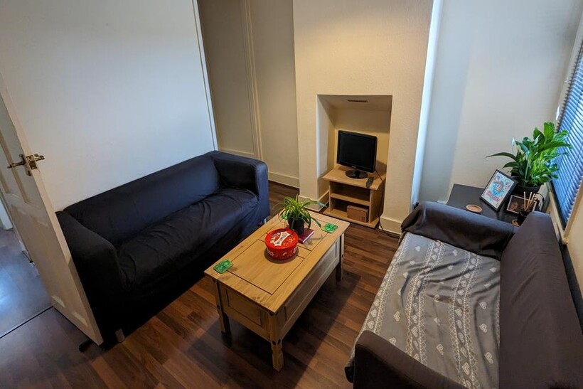 Auckland Road, Reading RG6 3 bed terraced house to rent - £1,725 pcm (£398 pw)