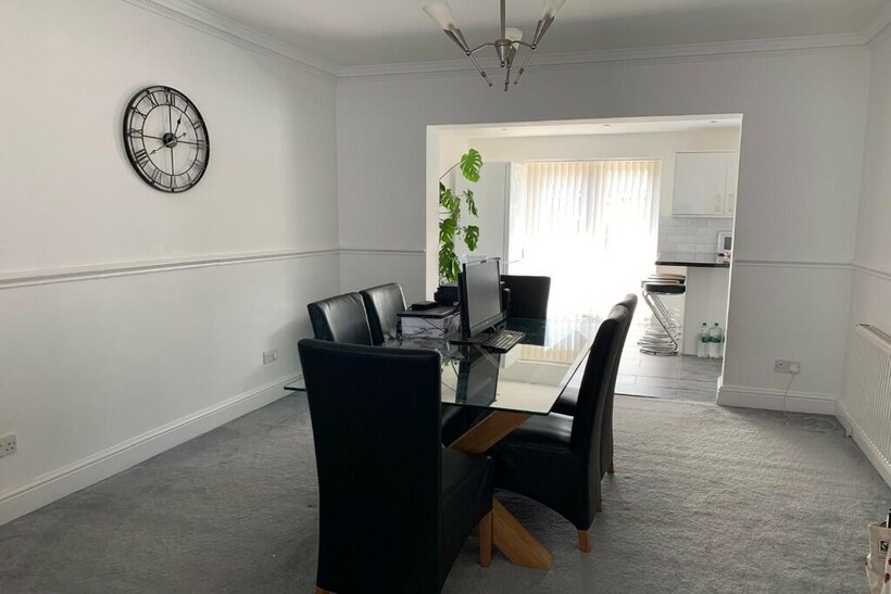 Kings Avenue, Greenford UB6 3 bed semi-detached house to rent - £2,500 pcm (£577 pw)