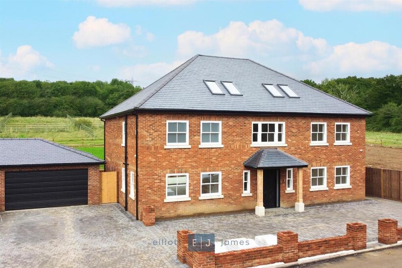 Ivy Chimneys, Epping CM16 6 bed detached house to rent - £8,000 pcm (£1,846 pw)