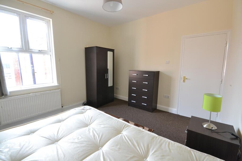 Pine Road, London NW2 1 bed in a flat share to rent - £765 pcm (£177 pw)
