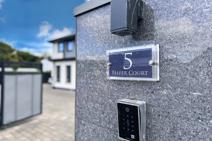 TELFER  COURT, GARRION BRIDGE, CLYDE... 5 bed detached house to rent - £3,895 pcm (£899 pw)