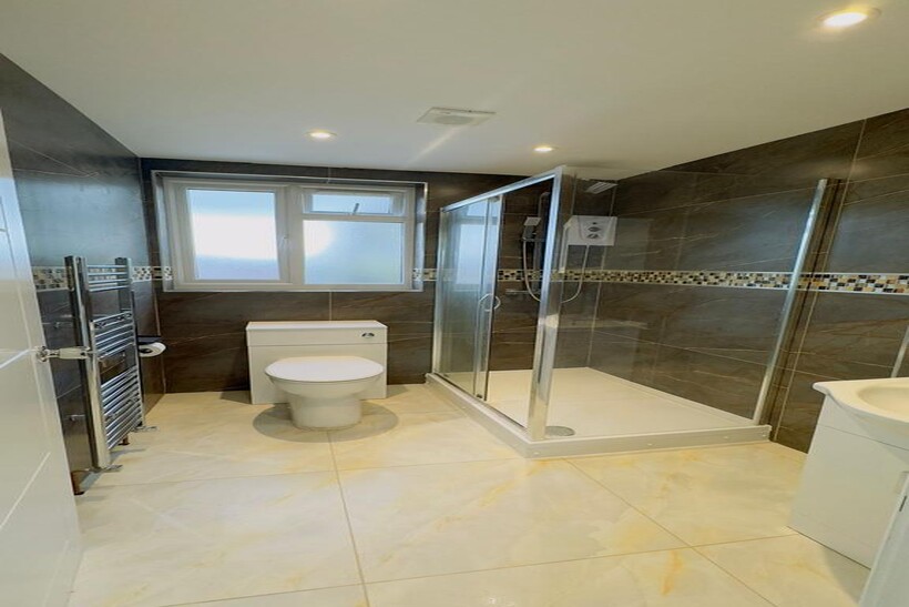 Hobart Gardens, Thornton Heath CR7 5 bed terraced house to rent - £3,500 pcm (£808 pw)