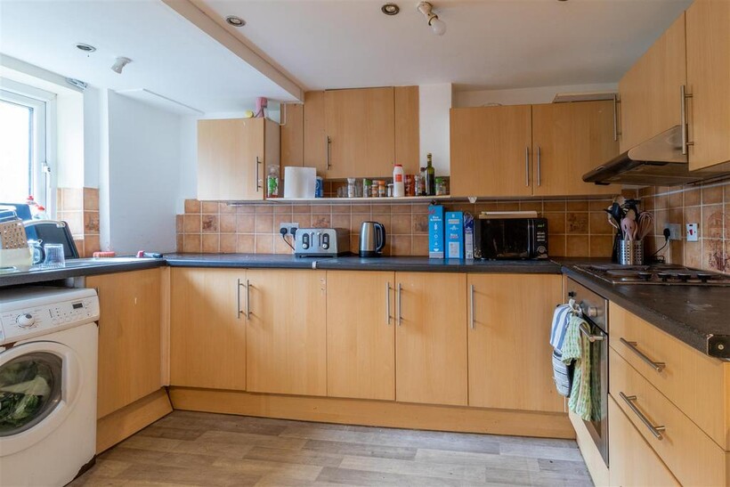 Brudenell Street, Hyde Park, Leeds 4 bed house to rent - £1,993 pcm (£460 pw)