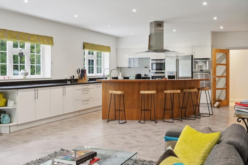 Church Road, St. Johns, Woking... 8 bed detached house to rent - £9,000 pcm (£2,077 pw)