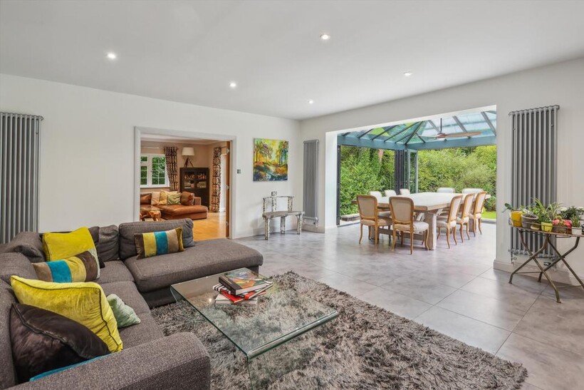 Church Road, St. Johns, Woking... 8 bed detached house to rent - £9,000 pcm (£2,077 pw)