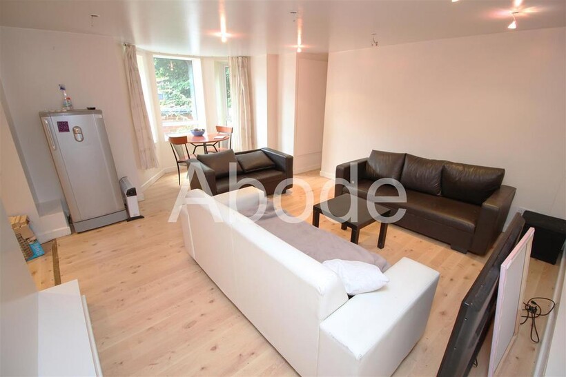 Regent Park Terrace, Hyde Park, Leeds 9 bed house to rent - £4,680 pcm (£1,080 pw)