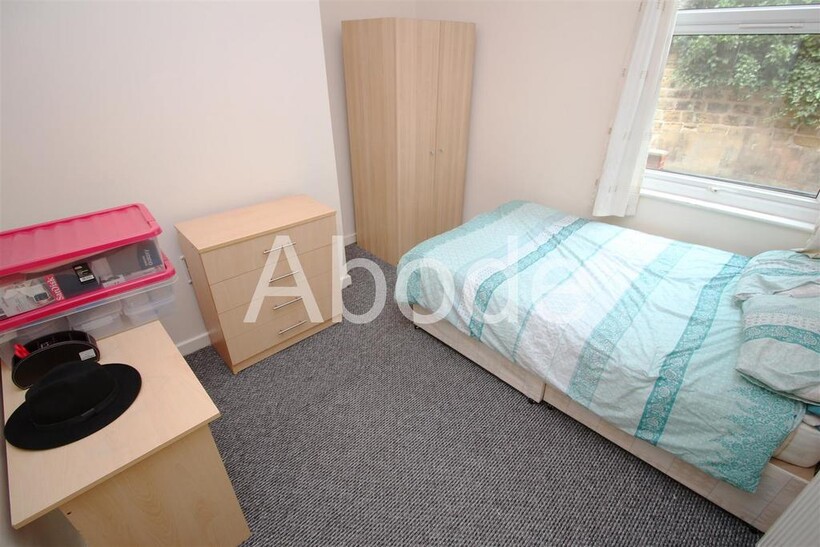 Regent Park Terrace, Hyde Park, Leeds 9 bed house to rent - £4,680 pcm (£1,080 pw)