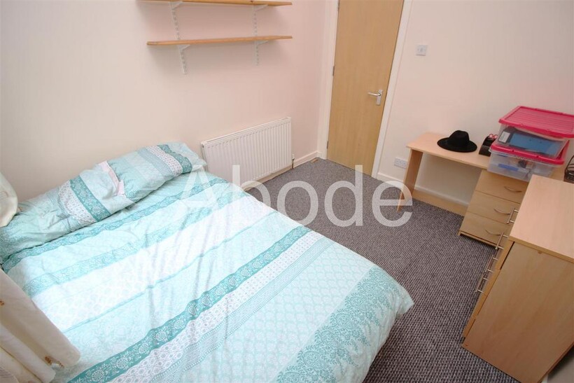 Regent Park Terrace, Hyde Park, Leeds 9 bed house to rent - £4,680 pcm (£1,080 pw)