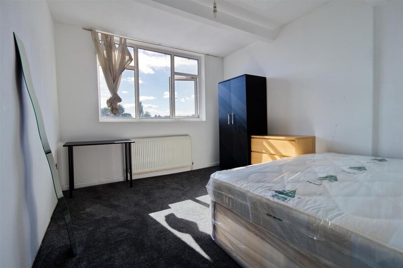 North Grange Mount, Hyde Park, Leeds 10 bed house to rent - £5,417 pcm (£1,250 pw)