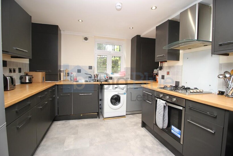 47 Chestnut Avenue, Hyde Park, Leeds LS6 7 bed terraced house to rent - £4,671 pcm (£1,078 pw)