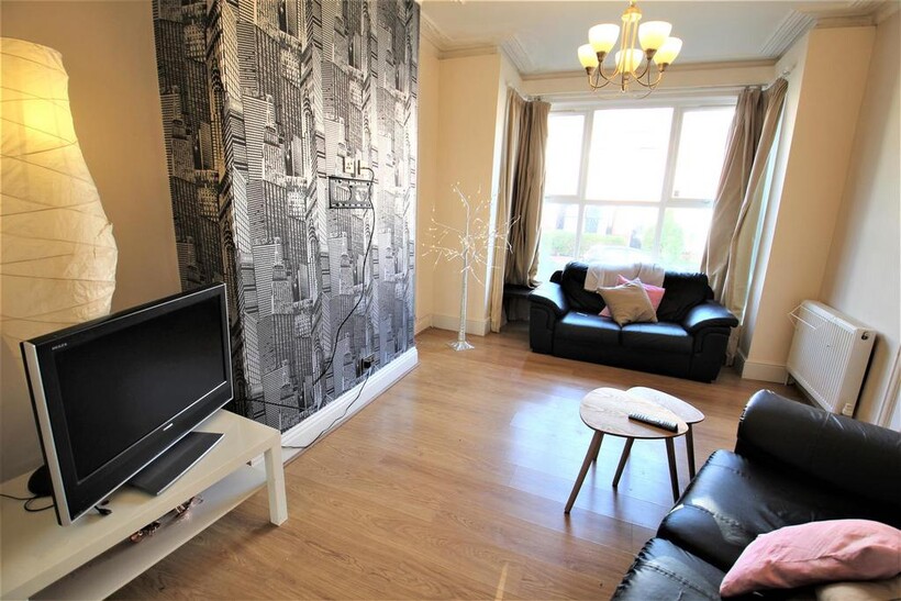 Stanmore Street, Burley, Leeds, LS6 2RS 5 bed terraced house to rent - £2,860 pcm (£660 pw)
