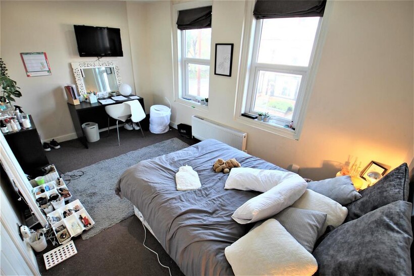 Stanmore Street, Burley, Leeds, LS6 2RS 5 bed terraced house to rent - £2,860 pcm (£660 pw)